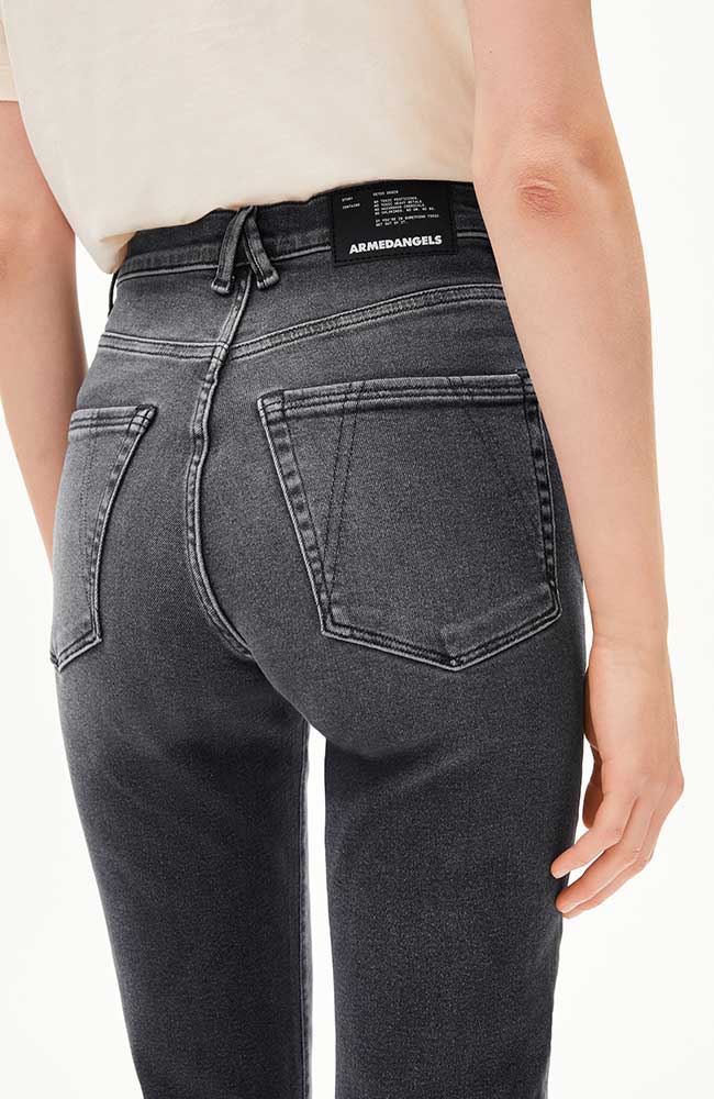ARMEDANGELS Lejaani straight leg high waist jeans licorice duurzaam bio katoen | Sophie Stone