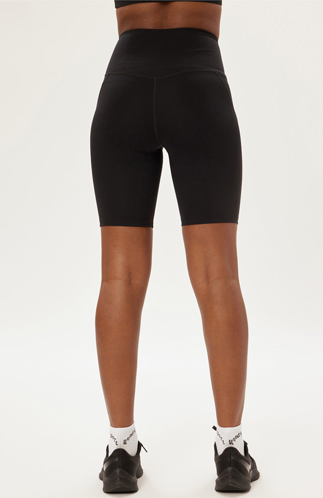 Girlfriend Collective Compressive high-rise bike shorts zwart | Sophie Stone