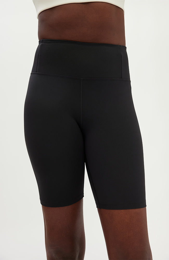 Girlfriend Collective Float high-rise bike shorts black rRPET dames | Sophie Stone