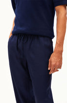 ARMEDANGELS Lukaa linen broek tinted navy heren | Sophie Stone