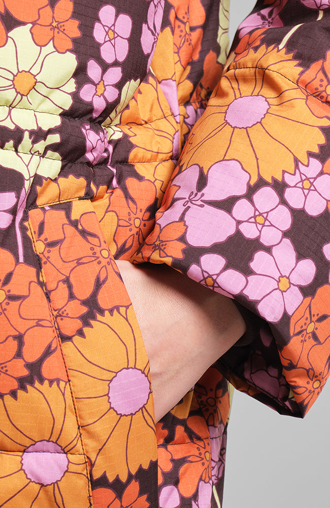 Dedicated Karmas flower power puffer jas van gerecyclede materialen | Sophie Stone 