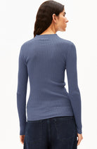 ARMEDANGELS Alaania coltrui dusty moon blauw van bio katoen dames | Sophie Stone