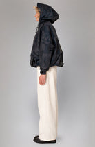 Rainkiss Back to black Anorak regenponcho van GRS gerecycled PET vrouw | Sophie Stone