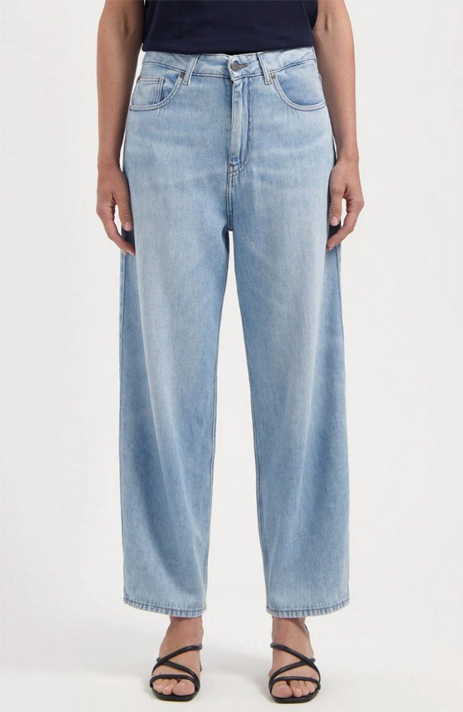 MUD jeans Brooke Flow Barrel jeans Stone Vintage, including organic cotton women's styles | Sophie Stone