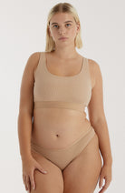 Organic Basics Core Thong Hazelnut van biologisch katoen dames | Sophie Stone