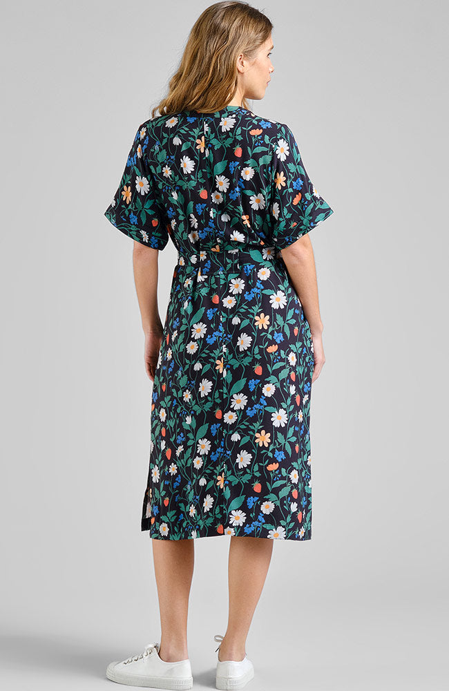 Dedicated Kallvik Erdbeerfeld schwarzes Kleid aus TENCEL Lyocell für Damen | Sophie Stone 