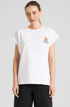 Dedicated Visby Basic-T-Shirt „Cheers“ in Weiß aus Bio-Baumwolle für Damen | Sophie Stone