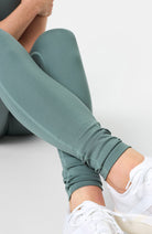 Girlfriend collective compressive high-rise legging hunter RPET dames | Sophie Stone