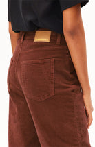 ARMEDANGELS Enijaa corduroy broek bruin GOTS bio katoen dames | Sophie Stone