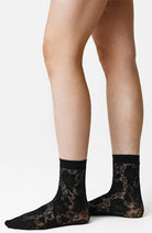 Swedish Stockings Erica Crochet sokjes zwart van gerecycled materiaal dames | Sophie Stone
