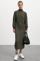 Ecoalf Abeto dress olive van gerecycled wol en acryl | Sophie Stone 
