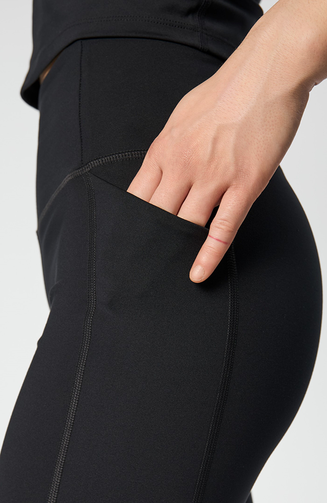 Girlfriend Collective Compressive high-rise run shorts black RPET women | Sophie Stone