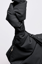 GOT BAG Pleat Moon Tasche klein schwarz aus recyceltem Kunststoff unisex | Sophie Stone