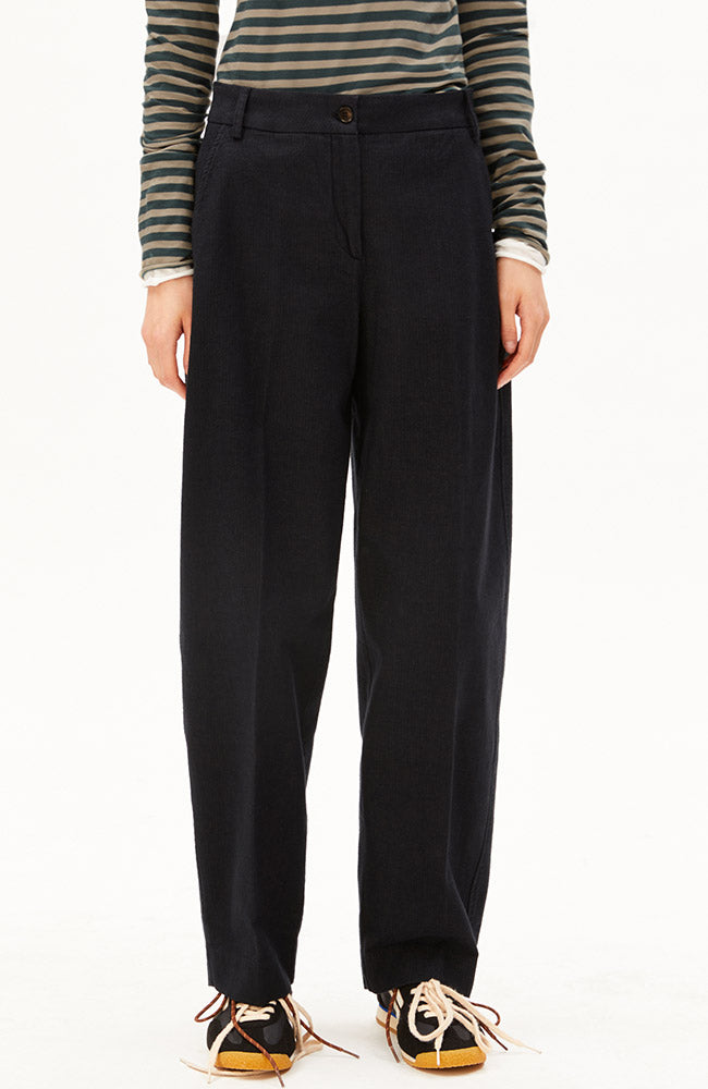 ARMEDANGELS Barrel broek dark steel black van 98% bio katoen dames | Sophie Stone