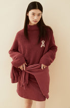 ARMEDANGELS Iconic boucle trui velvet ember rood van wol voor dames | Sophie Stone