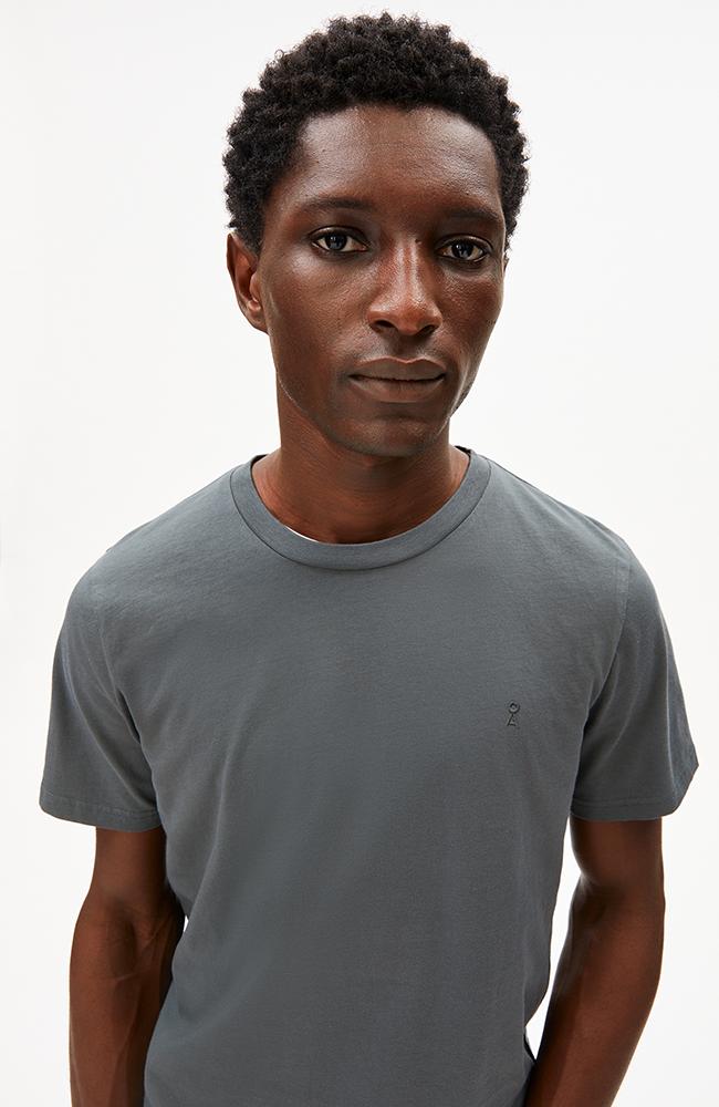ARMEDANGELS Jaames space steel t-shirt van biologisch katoen man | Sophie Stone