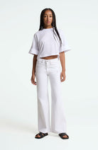 Kings of Indigo Jane Flare-Jeans in Diop Optical White aus Bio-Baumwolle für Damen | Sophie Stone