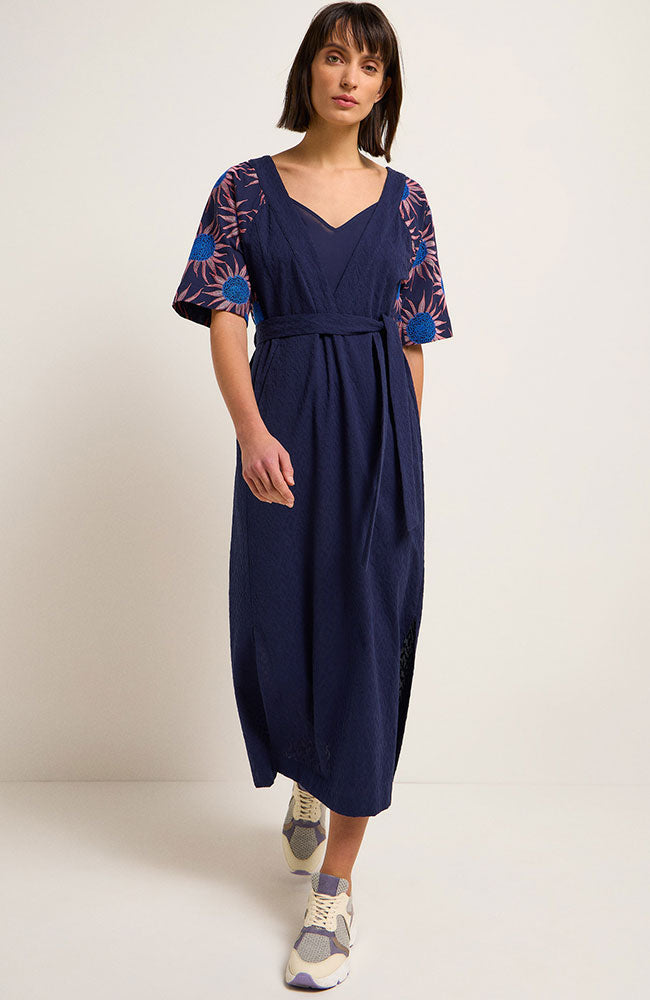 Lanius Midi jurk blauw geborduurd van duurzaam bio katoen voor dames | Sophie Stone