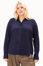 ARMEDANGELS Larisaana blouse longsleeve blauw van Ecovero dames | Sophie Stone