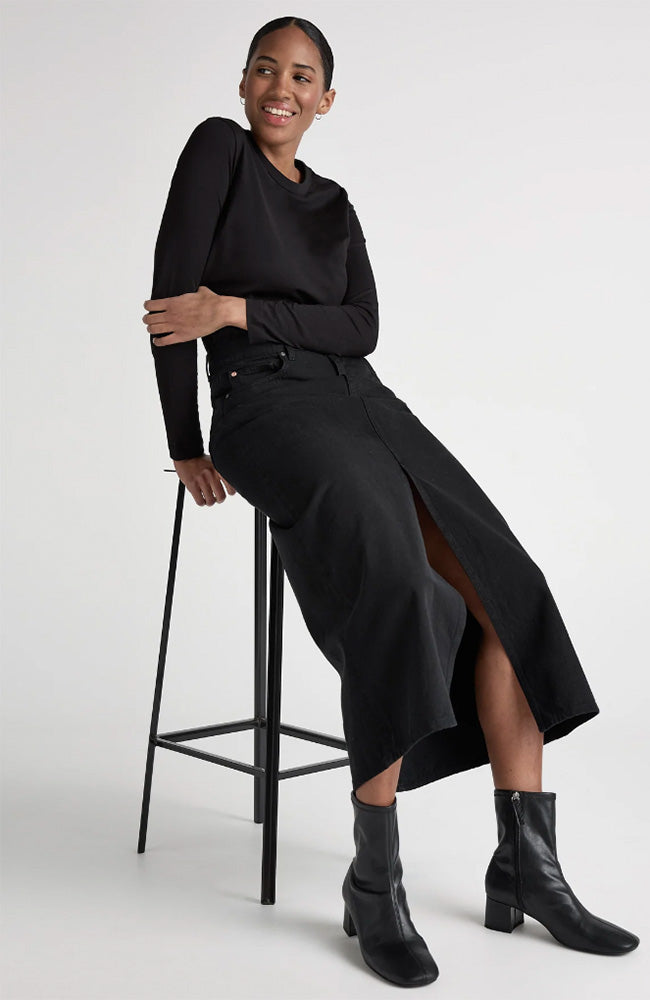 MUD jeans Lena Long nero nero denim skirt | Sophie Stone