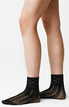 Swedish Stockings Lily Lace sokjes zwart van gerecycled materiaal dames | Sophie Stone