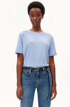 ARMEDANGELS Luaala soft blue t-shirt biologisch katoen dames | Sophie Stone