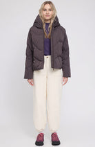 MAZINE Waves Quilt-Kurzjacke in der Farbe „Eggplant“ von GRS für Damen | Sophie Stone