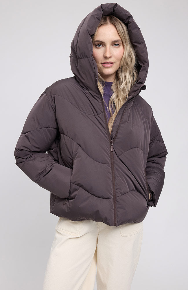 MAZINE Waves quilt short puffer jas eggplant van GRS voor dames | Sophie Stone