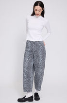 MAZINE Printed barrel jeans grijs van 100% GOTS bio katoen dames | Sophie Stone