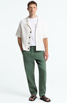 Kings of Indigo Martin Herrenhose aus Leinen, grün | Sophie Stone