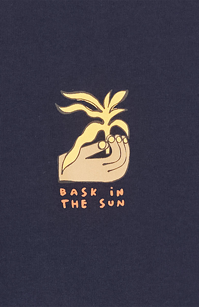 Bask in the Sun Plant T-shirt midnight made from organic cotton for men | Sophie Stone