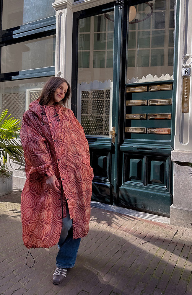 Rainkiss Moiré regenjas rood van gerecycled PET uniseks | Sophie Stone