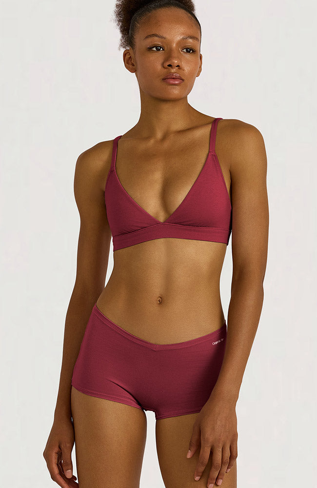 Organic Basics Flex triangle bralette cranberry rood 90% bio katoen dames | Sophie Stone