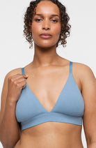 Organic Basics Core Triangle Bralette blauw 90% bio katoen vrouwen | Sophie Stone