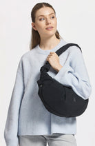 GOT BAG Pleat Moon bag large black van oceaan plastic voor vrouwen | Sophie Stone