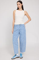 MAZINE Printed barrel jeans light blue van biologisch katoen dames | Sophie Stone