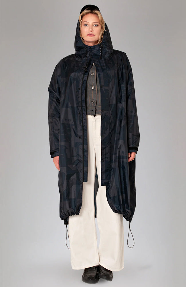 Rainkiss Back to black raincoat made of recycled PET unisex | Sophie Stone