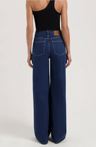 MUD Jeans „Sara High Stone Indigo“ mit weitem Bein, u. a. aus Baumwolle, für Damen | Sophie Stone
