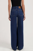 MUD Jeans Sara High Loose Stone Indigo, weit geschnitten, aus Baumwolle, für Damen | Sophie Stone