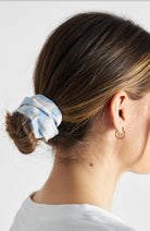 Dedicated scrunchie Poplin Wonky Beach Skyway Blue | Sophie Stone