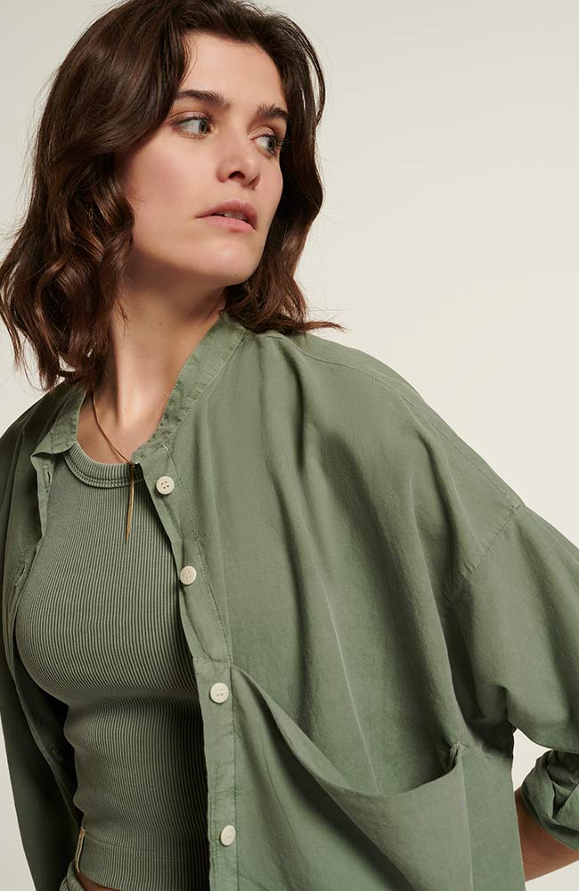 NEW OPTIMIST Scia blouse salvia groen van bio katoen | Sophie Stone