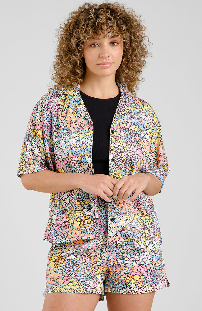 Dedicated Shirt Torup Blumen aus 100% LENZING™ ECOVERO™ Damen | Sophie Stone