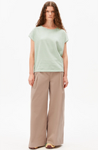 ARMEDANGELS Slub Stripe Green White aus Bio-Baumwolle für Damen | Sophie Stone