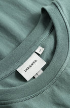 Dedicated Stockholm Forest Green T-Shirt aus Bio-Baumwolle für Herren | Sophie Stone
