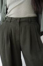 TWOTHIRDS Mesquida broek dark green 100% TENCEL™ Lyocell dames | Sophie Stone