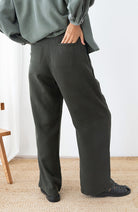 TWOTHIRDS Mesquida broek dark green 100% TENCEL™ Lyocell dames | Sophie Stone