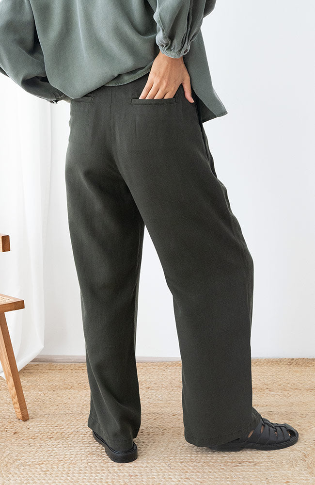 TWOTHIRDS Mesquida broek dark green 100% TENCEL™ Lyocell dames | Sophie Stone