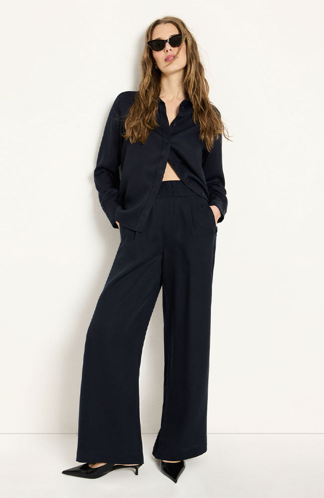 Lanius wide leg broek midnight van TENCEL | Sophie Stone