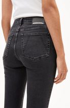 ARMEDANGELS Tillaa Skinny Jeans grau aus Bio-Baumwolle Frauen | Sophie Stone