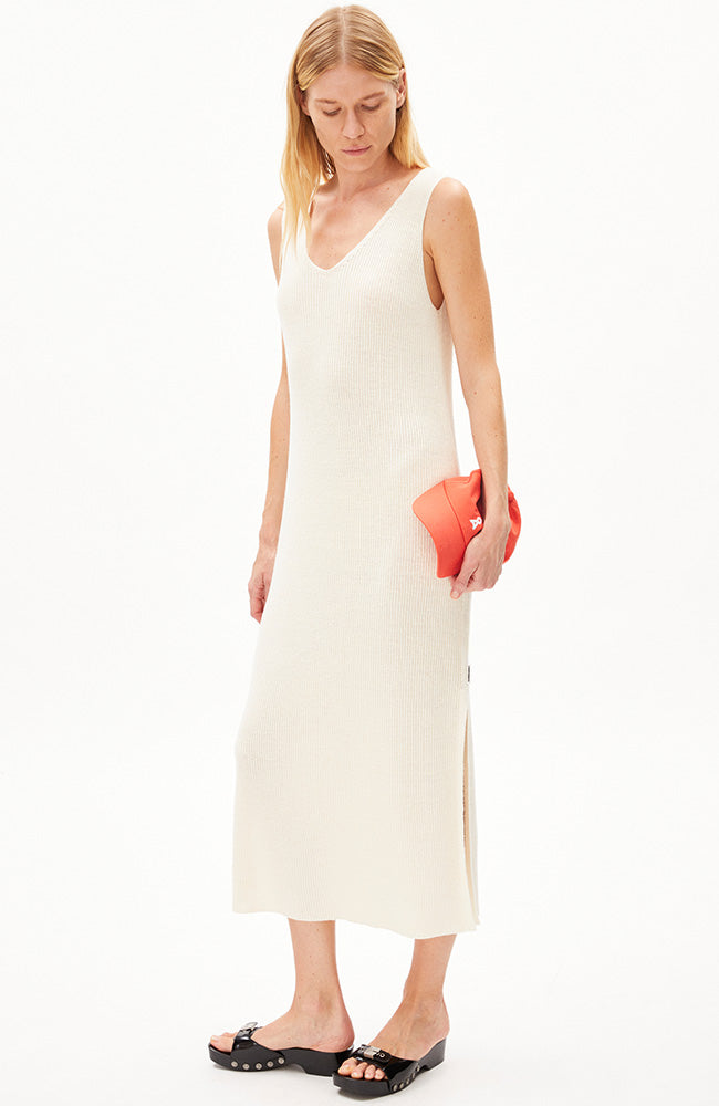 ARMEDANGELS Caroliniaa lino off white jurk duurzame materialen | Sophie Stone